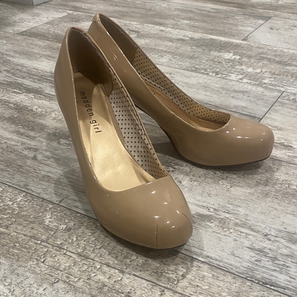 Steve Madden Girl Getta Beige Tan Nude Pumps
